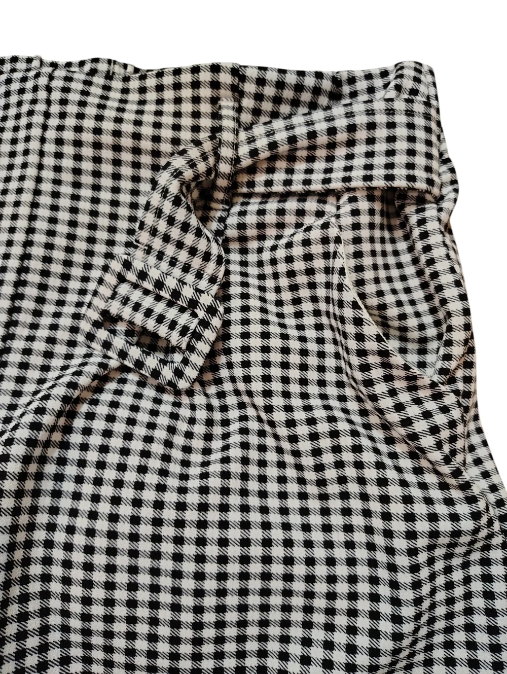 High-Rise Gingham Tie-Waist Pants - Black & White - Size Medium - Picture 4 of 5